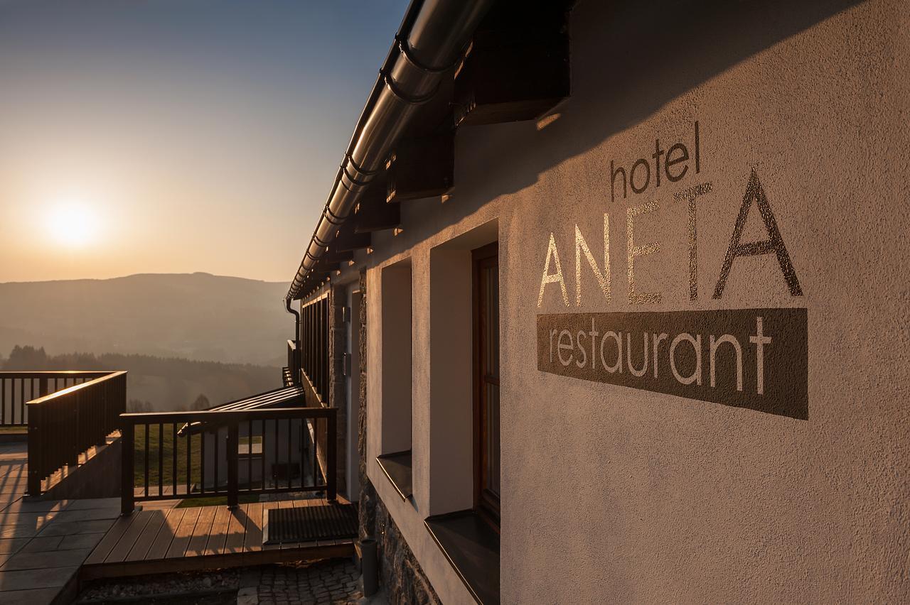 Aneta Hotel&Restaurant Vitkovice Bagian luar foto